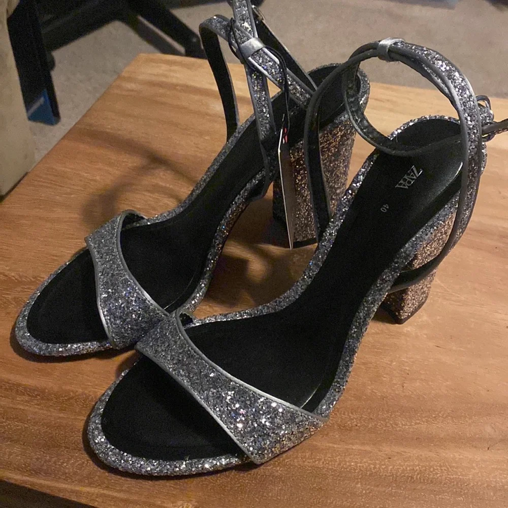 🆕(NWT) ZARA Block Glitter Heels. Size 40/US 9 - Picture 7 of 8